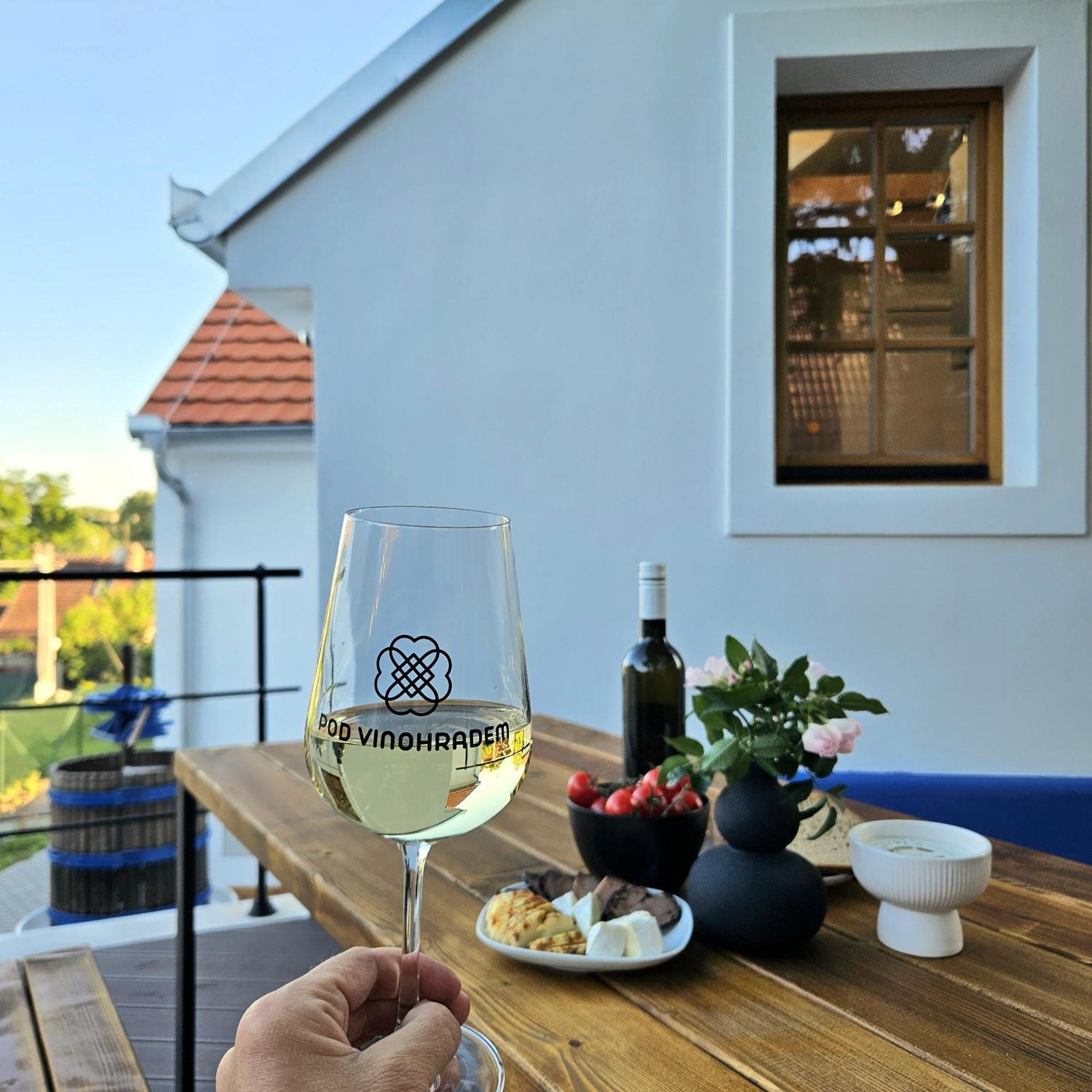 Pod Vinohradem - Apartmany & Vinne Sklepy Mutěnice Kültér fotó
