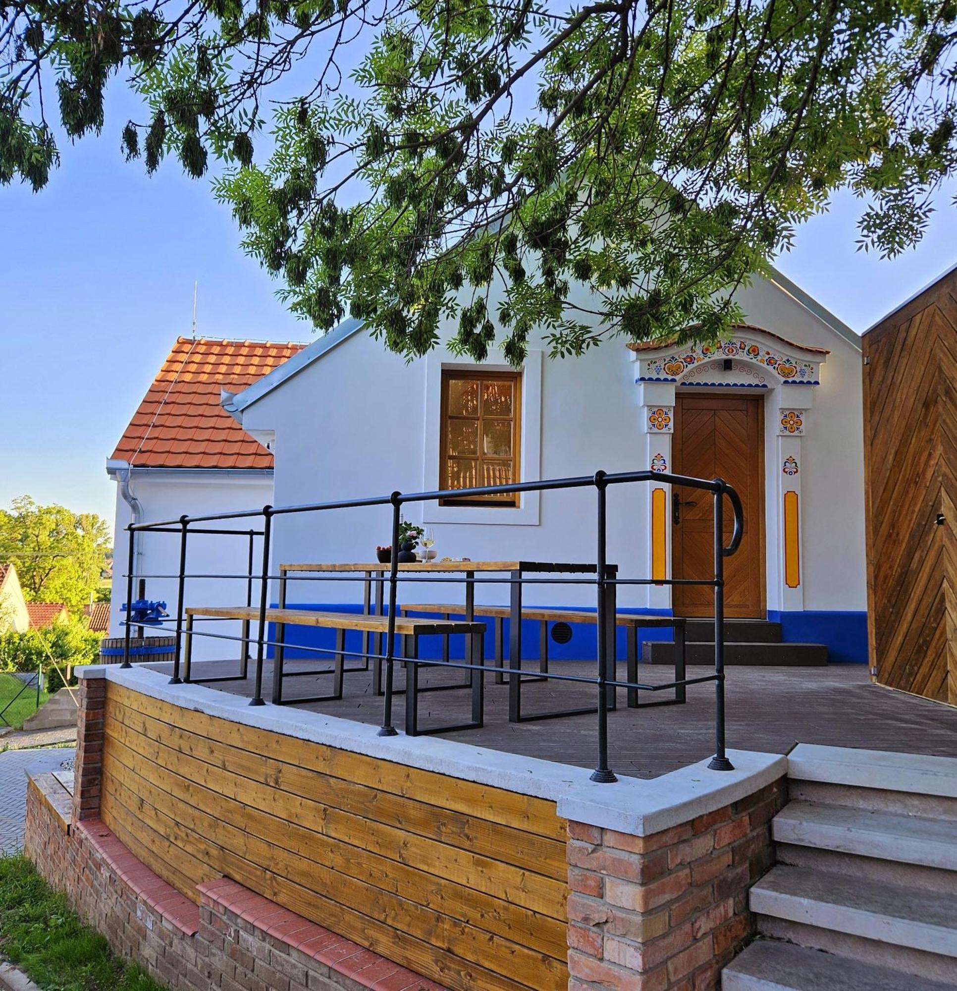 Pod Vinohradem - Apartmany & Vinne Sklepy Mutěnice Kültér fotó